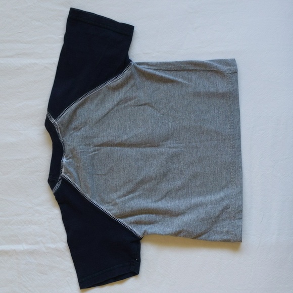 waves NHL Vancouver Canucks raglan sleeve graphic t-shirt 2T toddler unisex - Picture 4 of 7